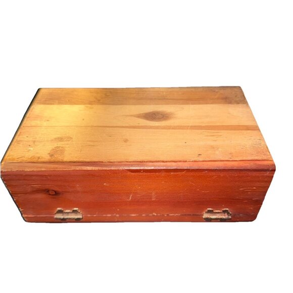 Vintage Lane Cedar Chest Jewelry Box NO KEY Presented by Society Hill Furniture - Picture 10 of 11